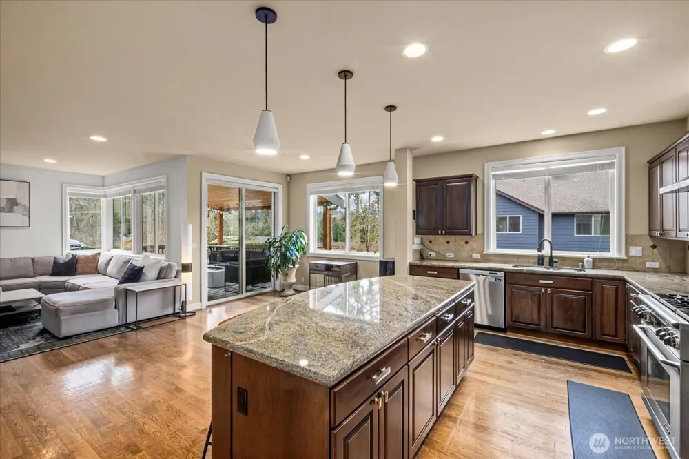 215 Ilwaco Place SE Renton, WA 98059