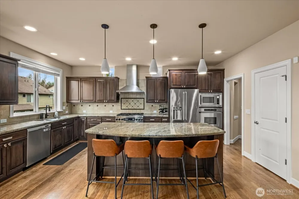 215 Ilwaco Place SE Renton, WA 98059