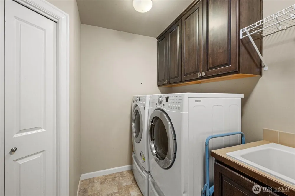 215 Ilwaco Place SE Renton, WA 98059