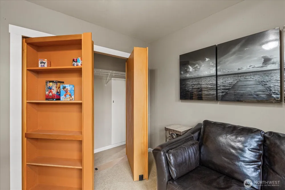 215 Ilwaco Place SE Renton, WA 98059