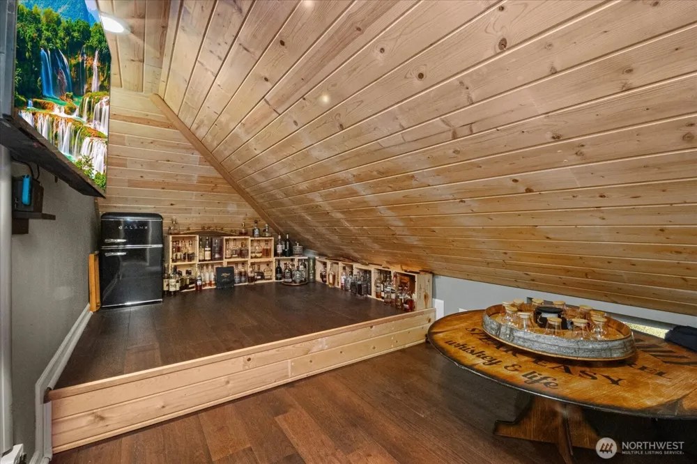 215 Ilwaco Place SE Renton, WA 98059
