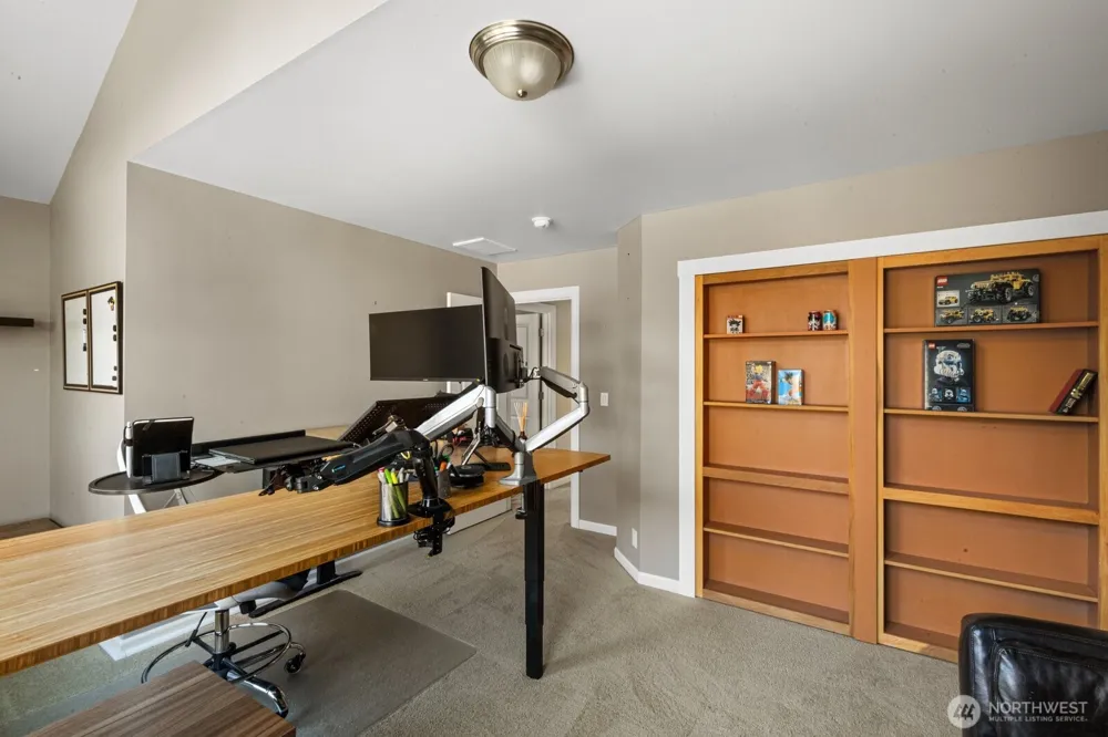 215 Ilwaco Place SE Renton, WA 98059