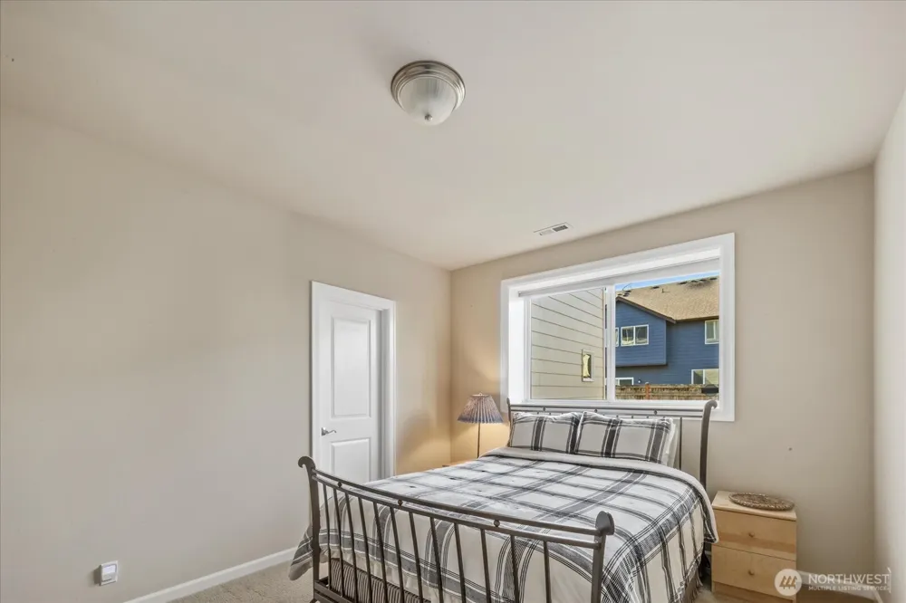 215 Ilwaco Place SE Renton, WA 98059