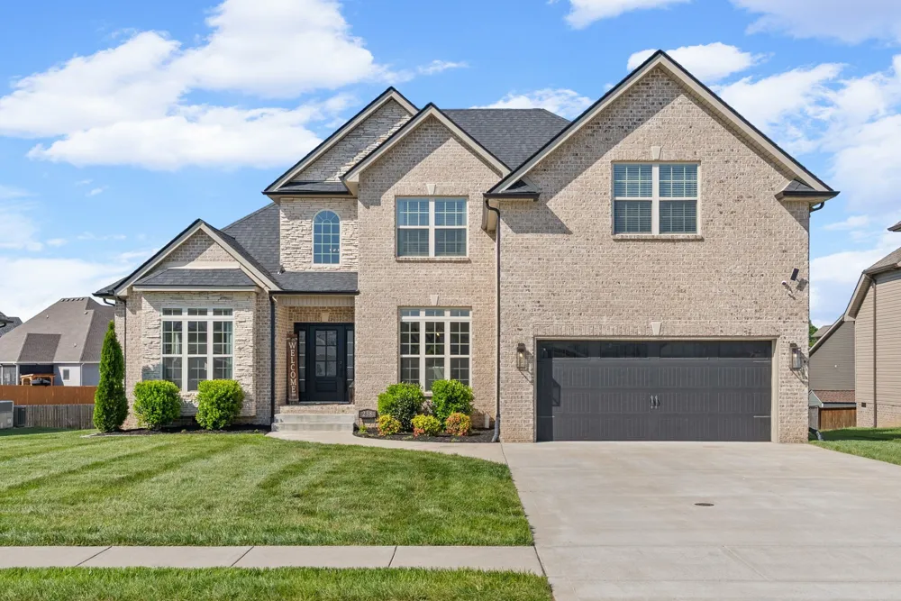 238 Cotoneaster Ln Clarksville, TN 37043