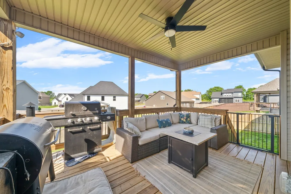 238 Cotoneaster Ln Clarksville, TN 37043