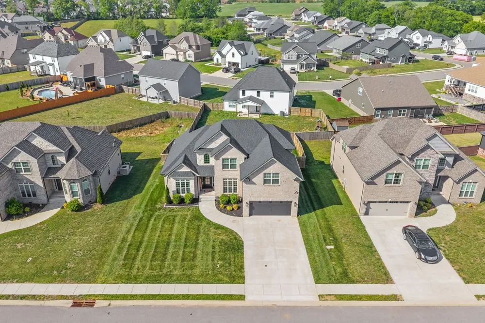 238 Cotoneaster Ln Clarksville, TN 37043