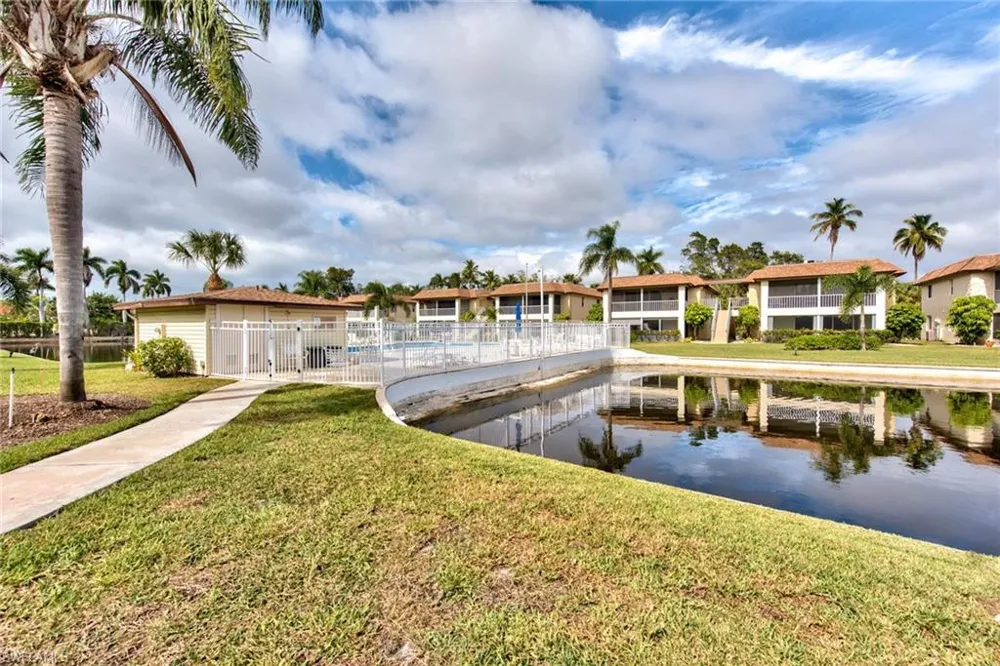 1155 Sandpiper Street #C6 Naples, FL 34102