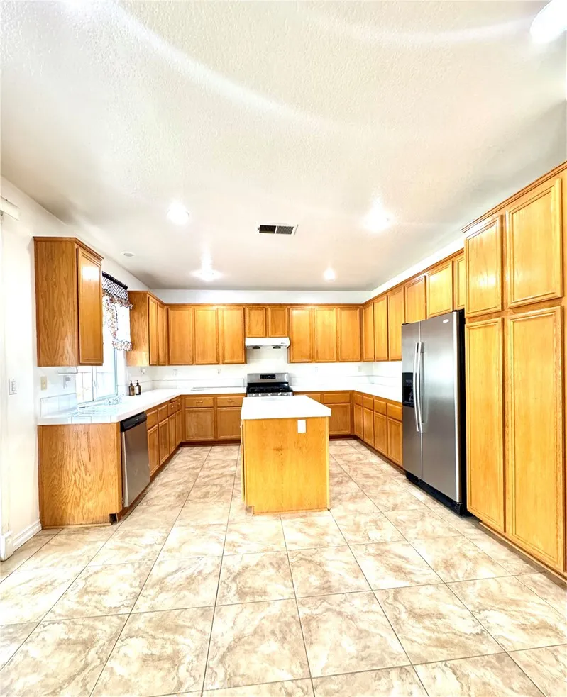 7223 Silverwood Dr Eastvale, CA 92880