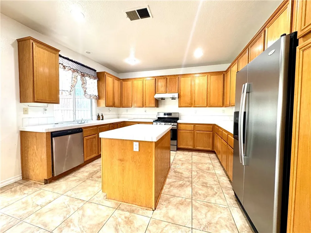 7223 Silverwood Dr Eastvale, CA 92880