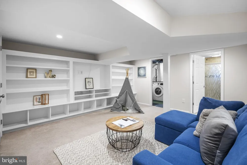 712 AUBURN AVENUE Takoma Park, MD 20912