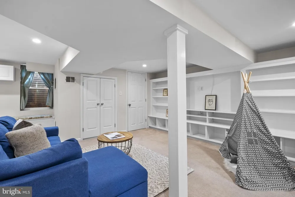 712 AUBURN AVENUE Takoma Park, MD 20912