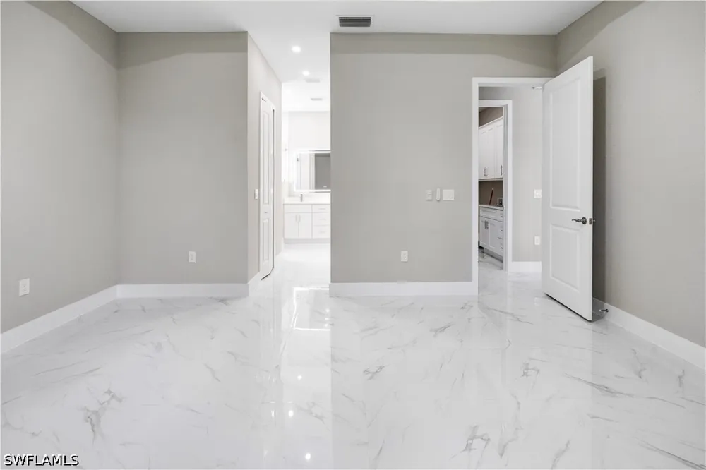 19TH STREET SW Lehigh Acres, FL 33976