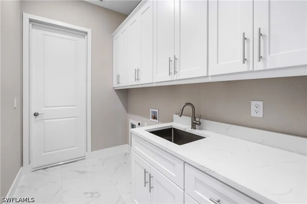 19TH STREET SW Lehigh Acres, FL 33976