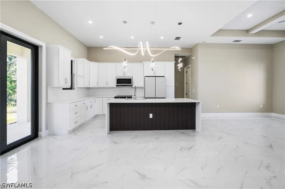 19TH STREET SW Lehigh Acres, FL 33976