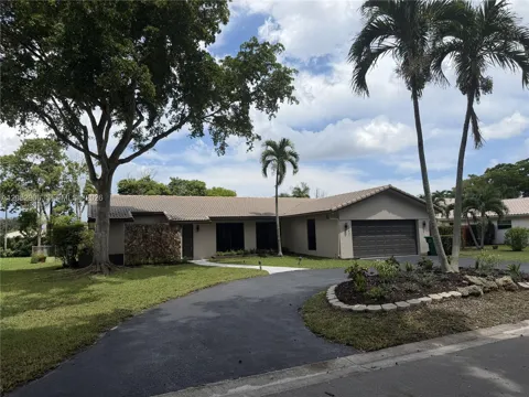 10431 NW 1st Ct