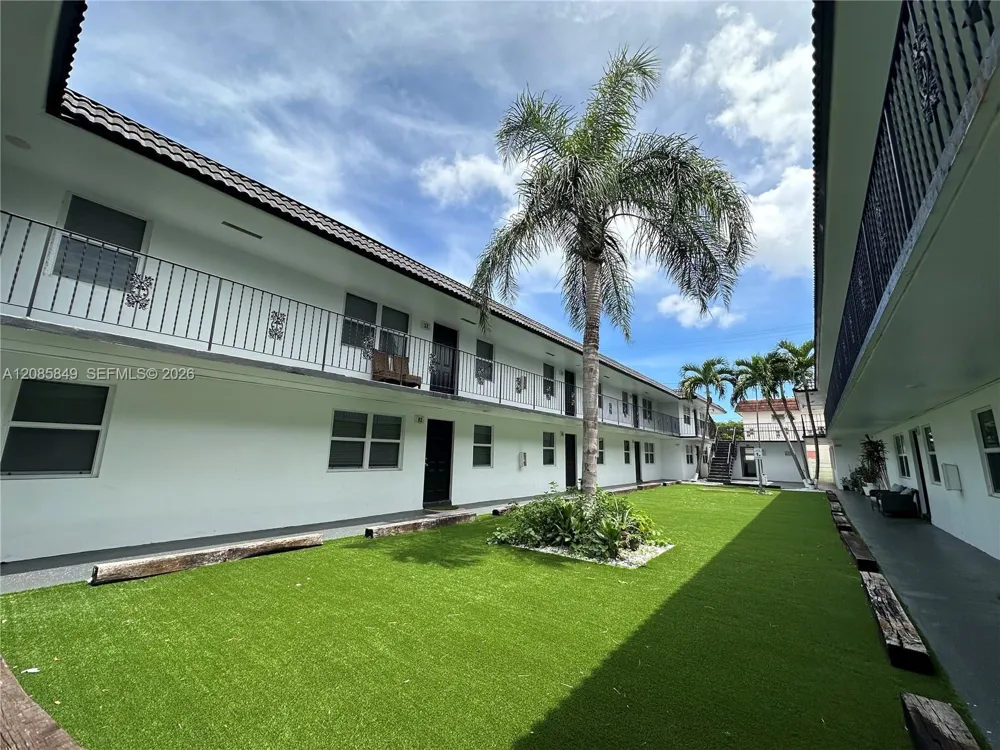 2500 Johnson St #8 Hollywood, FL 33020