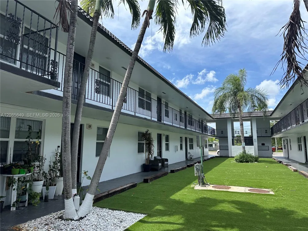 2500 Johnson St #8 Hollywood, FL 33020