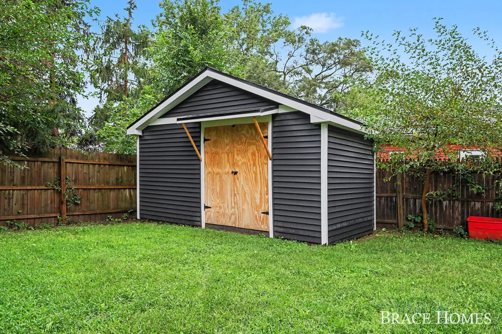 7575 Regal Avenue SE Grand Rapids, MI 49548