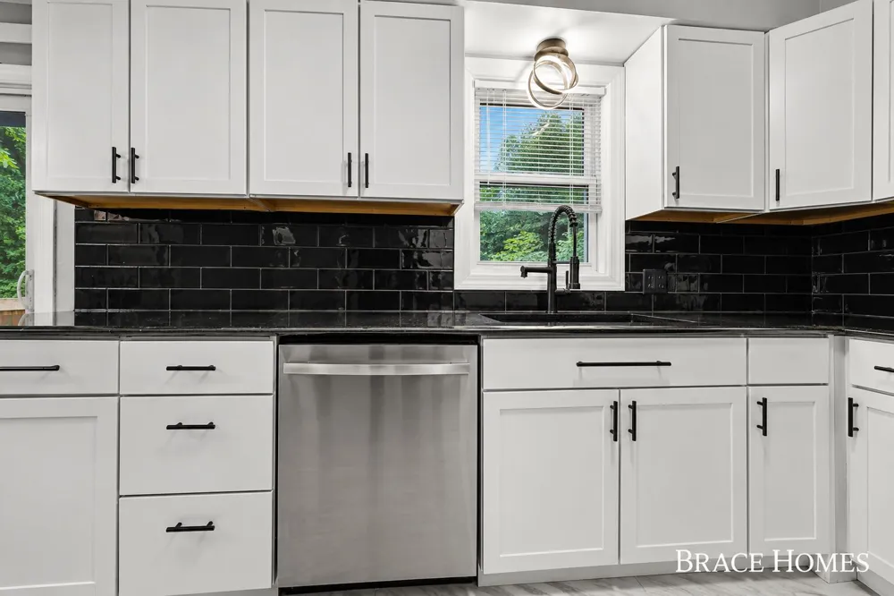 7575 Regal Avenue SE Grand Rapids, MI 49548