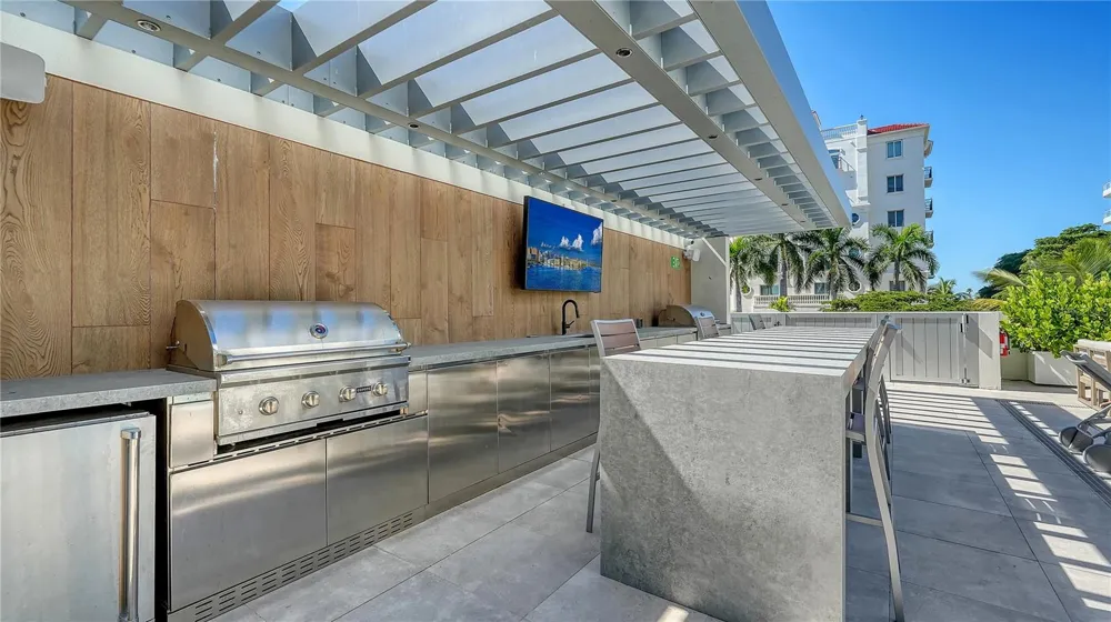 111 GOLDEN GATE #701 Sarasota, FL 34236