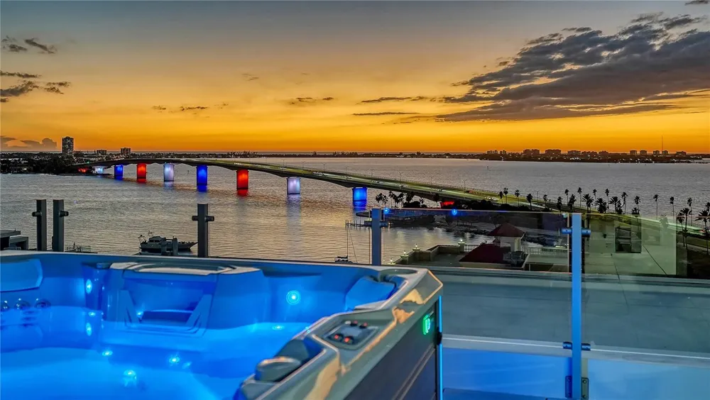 111 GOLDEN GATE #701 Sarasota, FL 34236