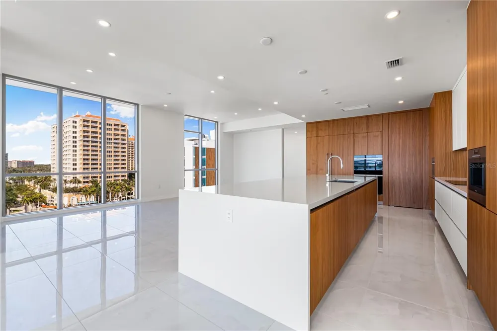 111 GOLDEN GATE #701 Sarasota, FL 34236