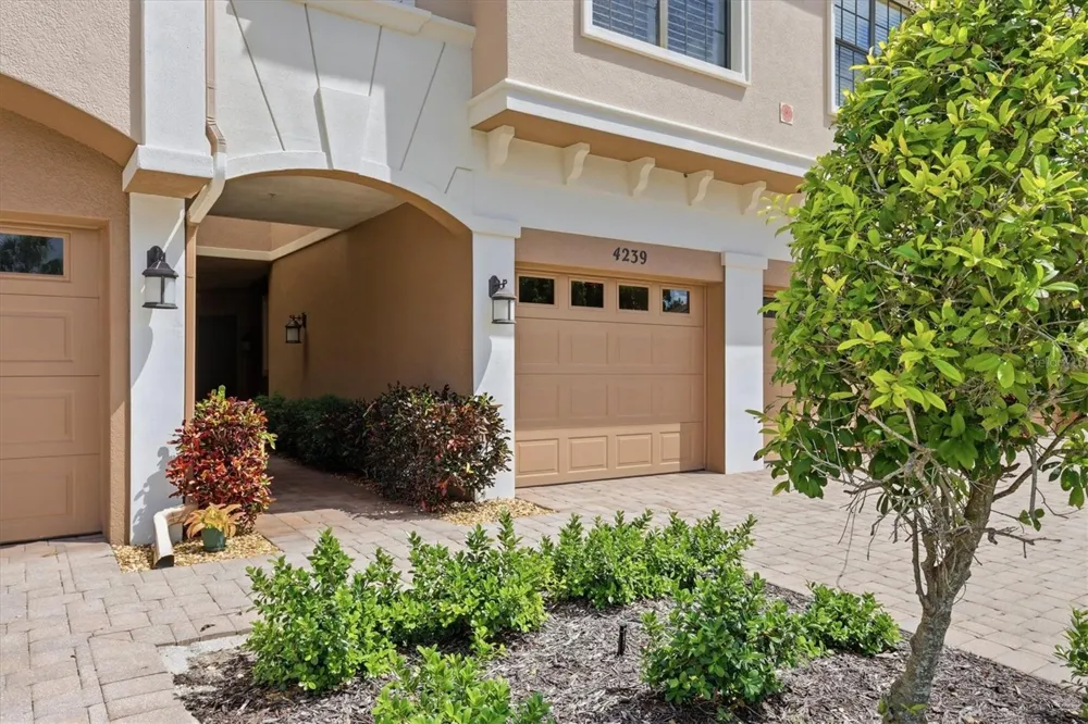 4239 OVERTURE CIRCLE Bradenton, FL 34209