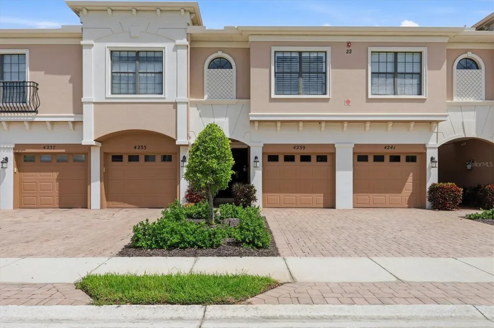 4239 OVERTURE CIRCLE Bradenton, FL 34209