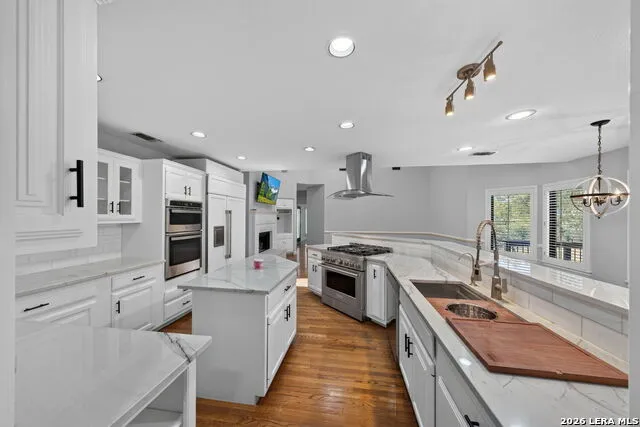 29440 RED BUD HL Fair Oaks Ranch, TX 78015