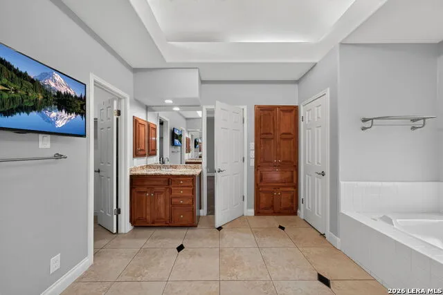 29440 RED BUD HL Fair Oaks Ranch, TX 78015