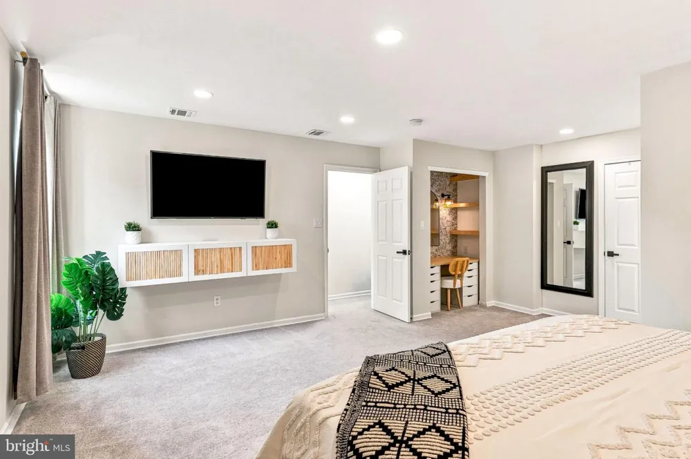 12 WOOD VIEW DRIVE Mount Laurel, NJ 08054