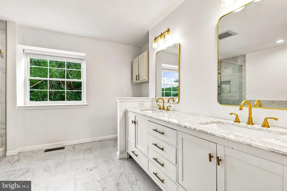 12 WOOD VIEW DRIVE Mount Laurel, NJ 08054