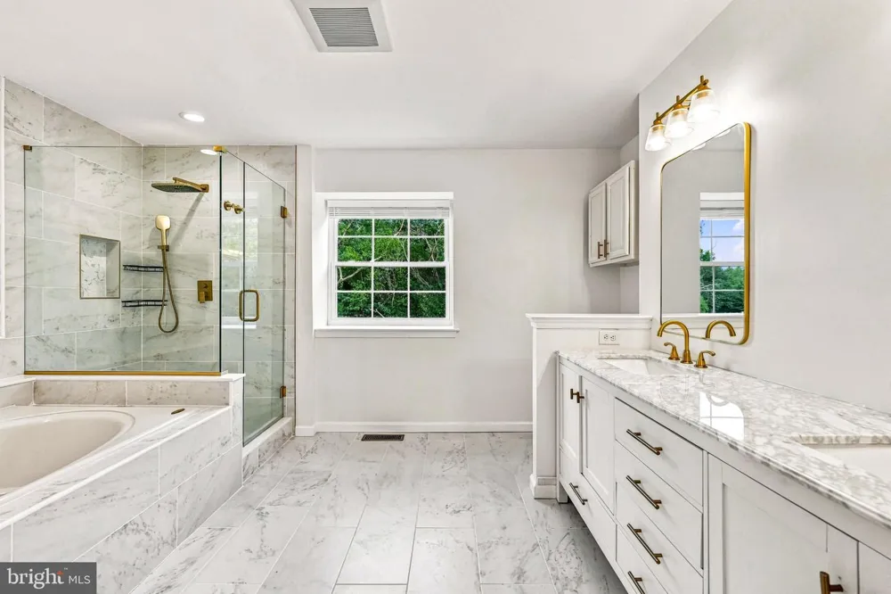 12 WOOD VIEW DRIVE Mount Laurel, NJ 08054