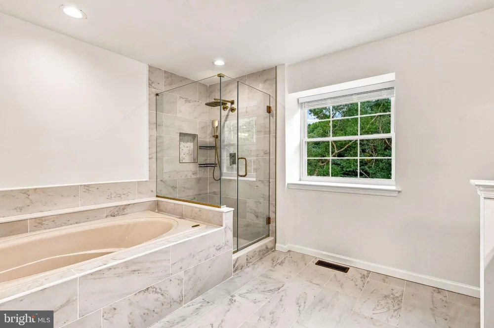 12 WOOD VIEW DRIVE Mount Laurel, NJ 08054