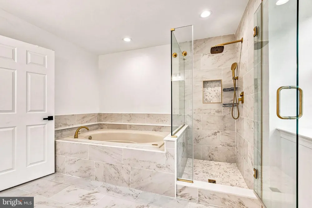 12 WOOD VIEW DRIVE Mount Laurel, NJ 08054