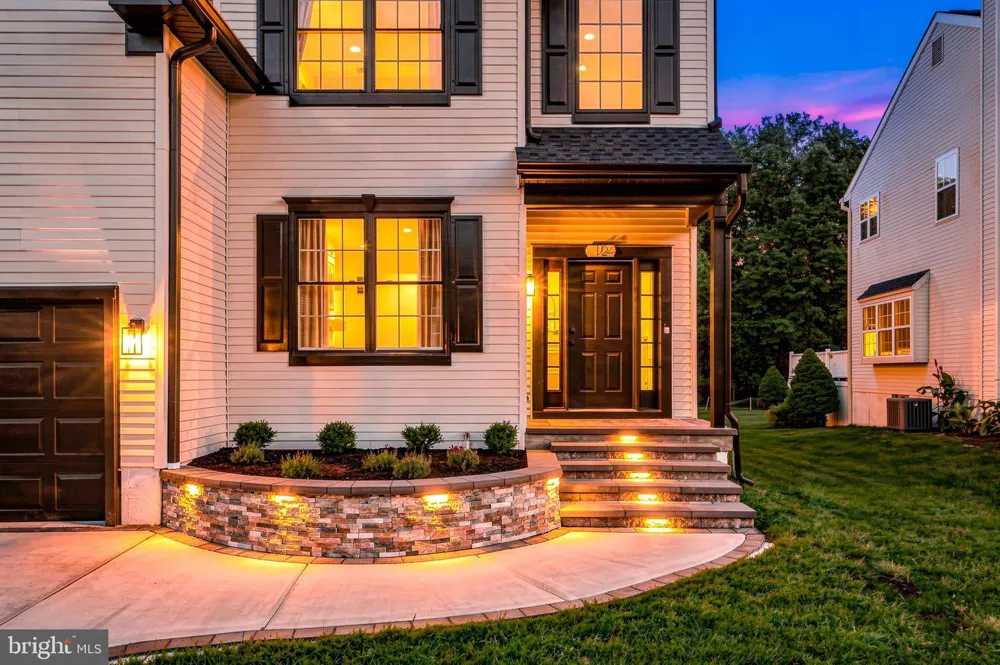 12 WOOD VIEW DRIVE Mount Laurel, NJ 08054