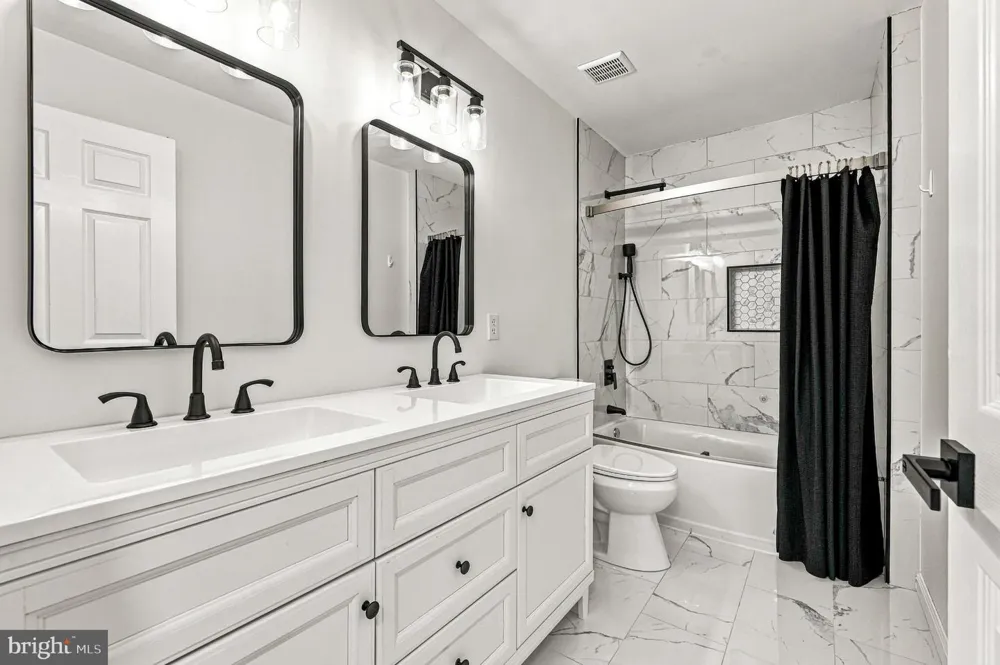 12 WOOD VIEW DRIVE Mount Laurel, NJ 08054