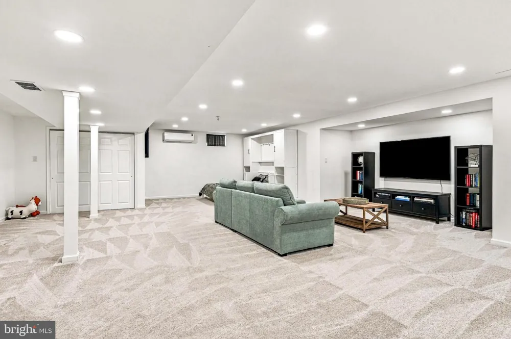 12 WOOD VIEW DRIVE Mount Laurel, NJ 08054