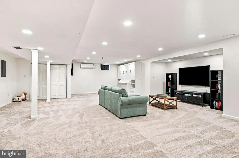 12 WOOD VIEW DRIVE Mount Laurel, NJ 08054