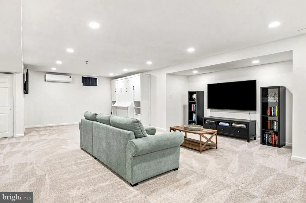 12 WOOD VIEW DRIVE Mount Laurel, NJ 08054