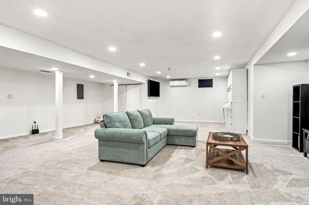 12 WOOD VIEW DRIVE Mount Laurel, NJ 08054