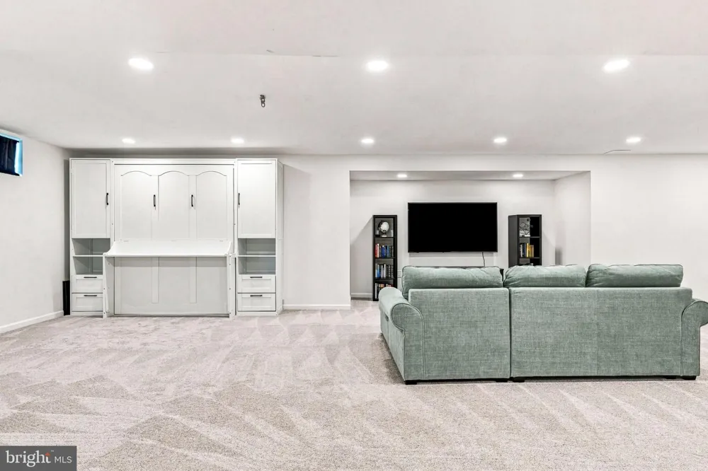 12 WOOD VIEW DRIVE Mount Laurel, NJ 08054