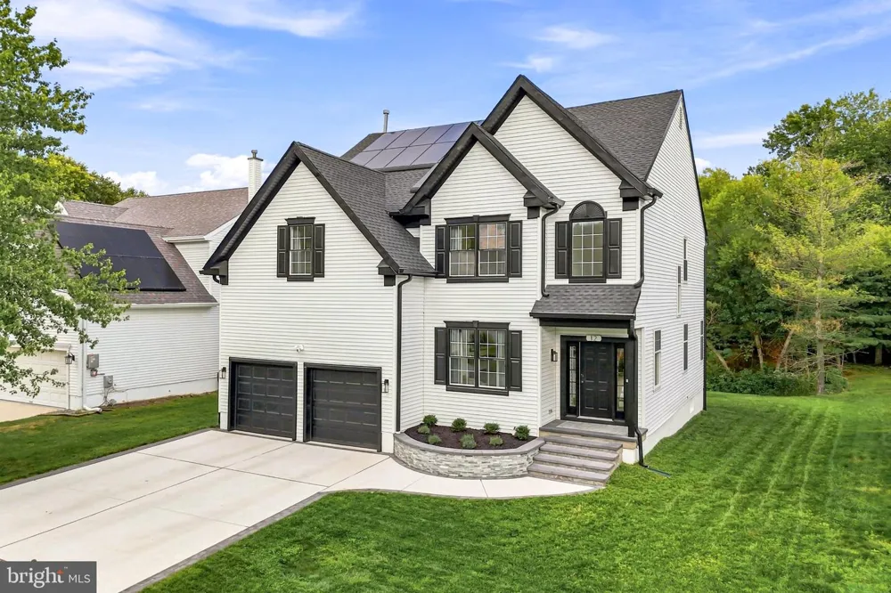 12 WOOD VIEW DRIVE Mount Laurel, NJ 08054