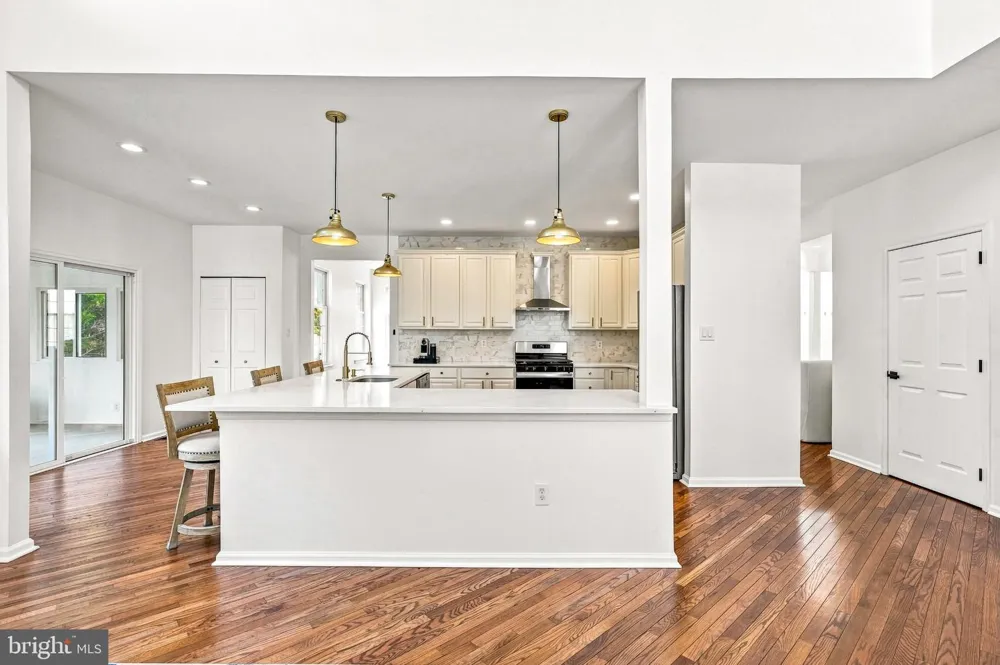 12 WOOD VIEW DRIVE Mount Laurel, NJ 08054