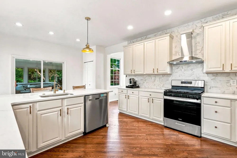 12 WOOD VIEW DRIVE Mount Laurel, NJ 08054
