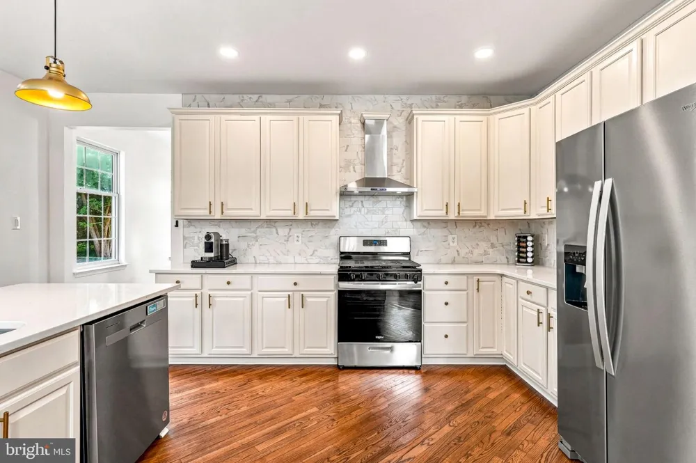 12 WOOD VIEW DRIVE Mount Laurel, NJ 08054