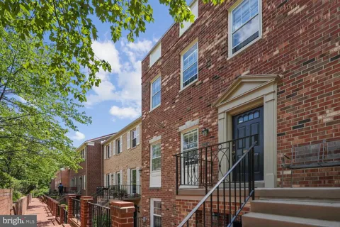 3231 SUTTON PLACE NW #A