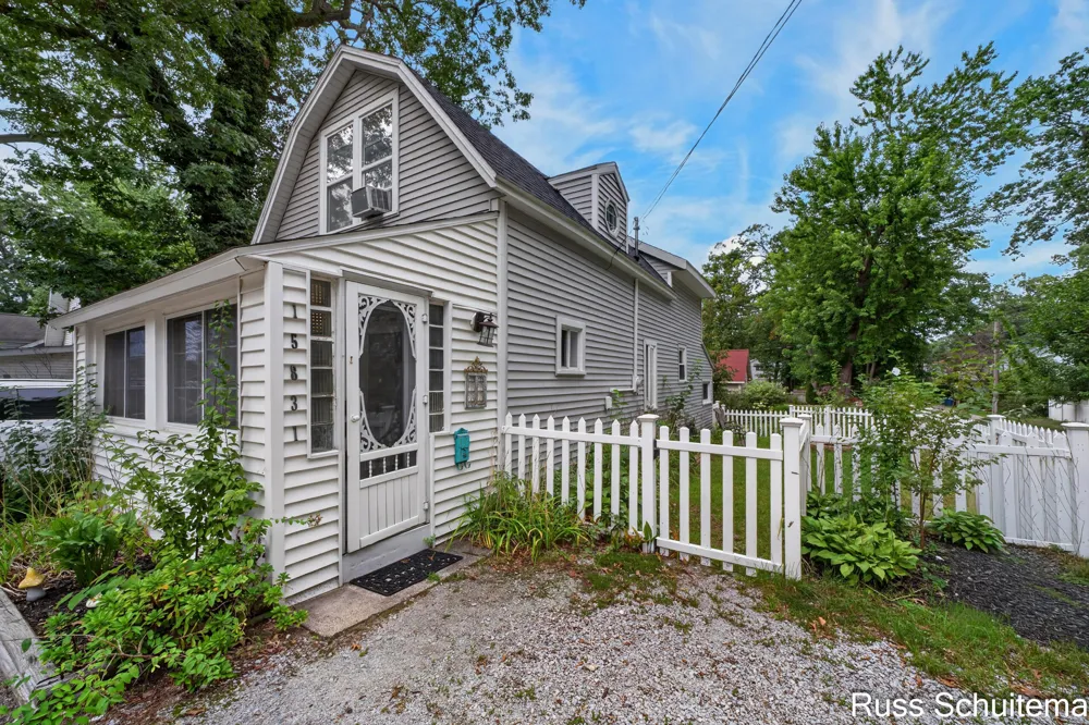 15831 Cherry Street Spring Lake, MI 49456