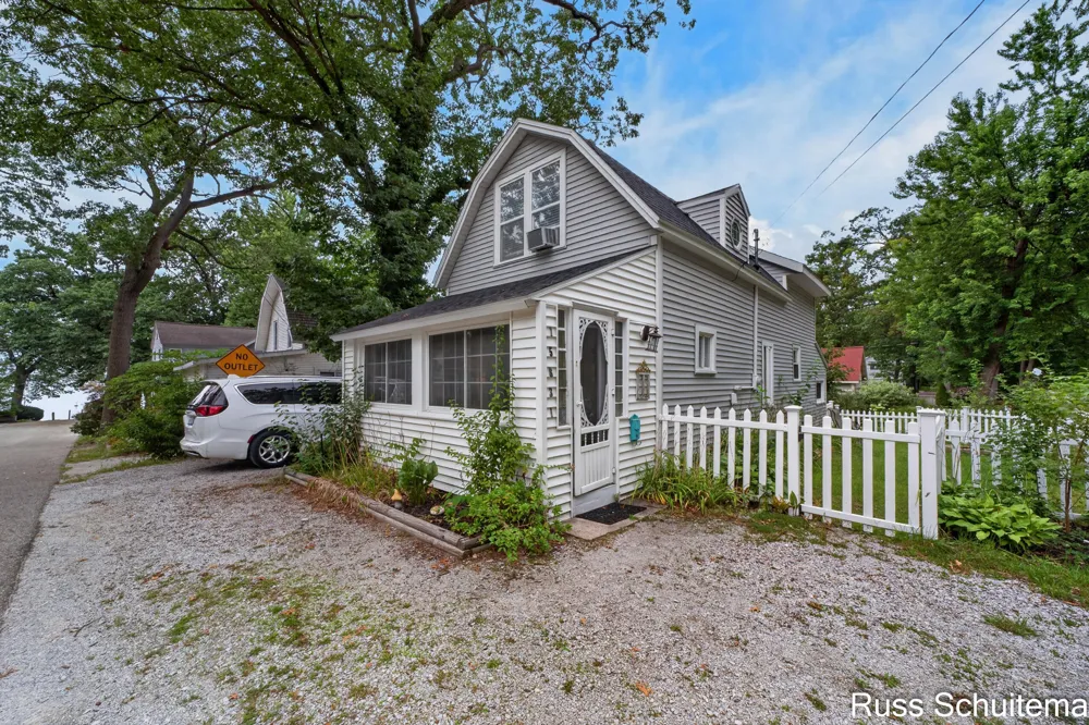 15831 Cherry Street Spring Lake, MI 49456