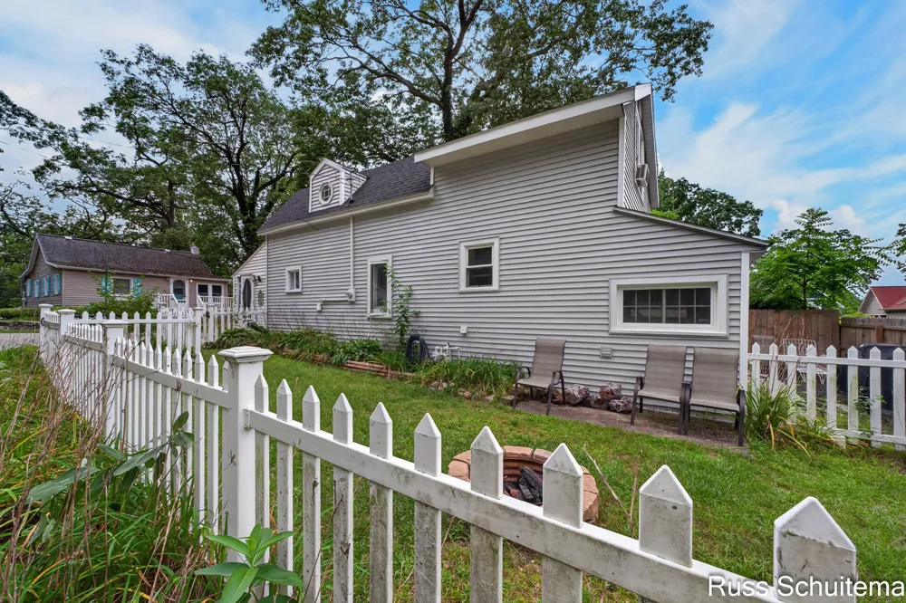 15831 Cherry Street Spring Lake, MI 49456